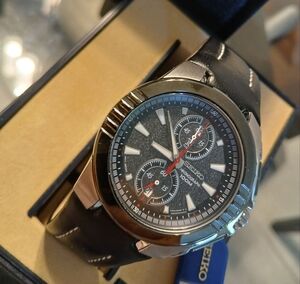 Seiko Men's Black and Silver Chronograph Watch CLICK 3 PHOTOS